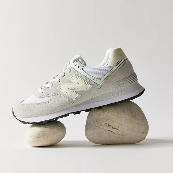 New Balance 574 Women’s Sneaker - Picture 1 of 4